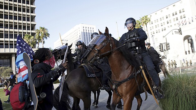 Protesty v americkém Los Angeles proti Trumpově migrační politice (11. června 2025)