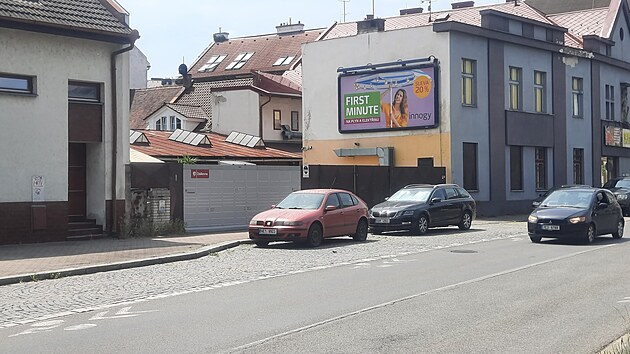 Vdejn boxy v Husov ulici jsou od sebe vzdlen 50 metr.