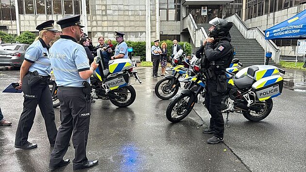 Veden prask policie podilo ti motorky, na nich budou v pohotovostn jednotce nov slouit policist. (16. ervna 2025)