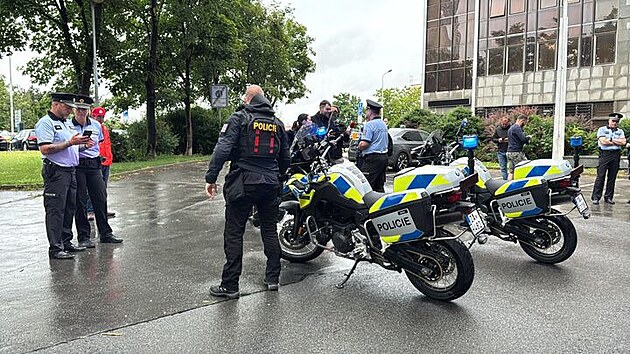 Veden prask policie podilo ti motorky, na nich budou v pohotovostn jednotce nov slouit policist. (16. ervna 2025)