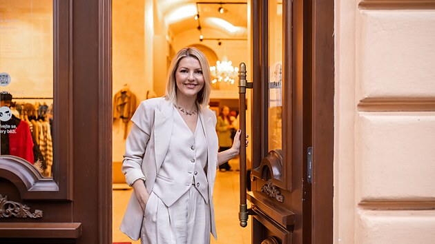 Lenka Zelenohorsk se v md pohybuje u pes dvacet let. Koncept Indivine...