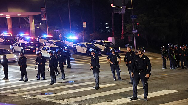 Protesty proti federlnm imigranm ztahm v centru Los Angeles pokrauj (11. ervence 2025)