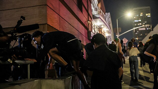 V centru Los Angeles pokrauj protesty proti federlnm imigranm ztahm. (11. ervence 2025)
