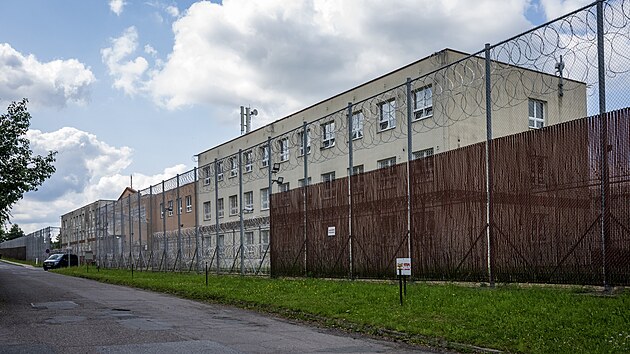 Dozorci ve vznici v Jiicch na Nymbursku odhalili s paerk pervitinu a marihuany. (17. ervna 2025)