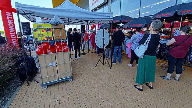 Oteven prodejny Woolworth v Tebi. Zdej obchod se stal prvn pobokou tohoto etzce v esku. (19. ervna 2025)