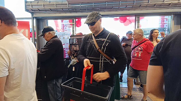 Oteven prodejny Woolworth v Tebi. Zdej obchod se stal prvn pobokou tohoto etzce v esku. (19. ervna 2025)