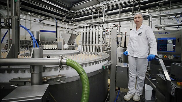 Na vrobu oblbench nanuk Ma se v tebsk spolenosti Tipafrost ron spotebuje a 730 000 kilogram tvarohu, 150 000 kg smetany a 250 000 kg polevy. Firm se da, vrobu se j da navyovat o miliony kus nanuk a zmrzlin kadm rokem. Jej tvarohov Me je nejoblbenjm nanukem v esku.