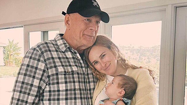Bruce Willis s dcerou Rummer a vnukou Louettou (2023)