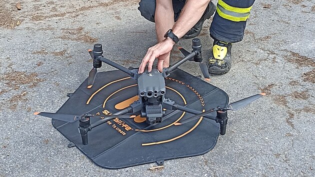 Por pily ve Velkch Karlovicch, hasi s dronem. (17. erven 2025)