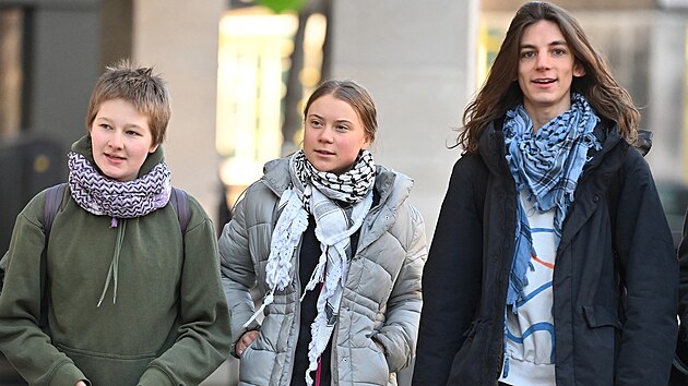 Christofer Kebbon (vpravo) a Greta Thunbergov (Londn, 1. nora 2024)