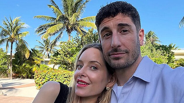 Manel Jenny Mollenov a Jason Biggs (2025)
