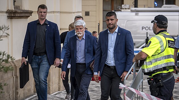 K policistm po akci promluvil esk prezident Petr Pavel a policejn prezident Martin Vondrek. (10. ervna 2025)