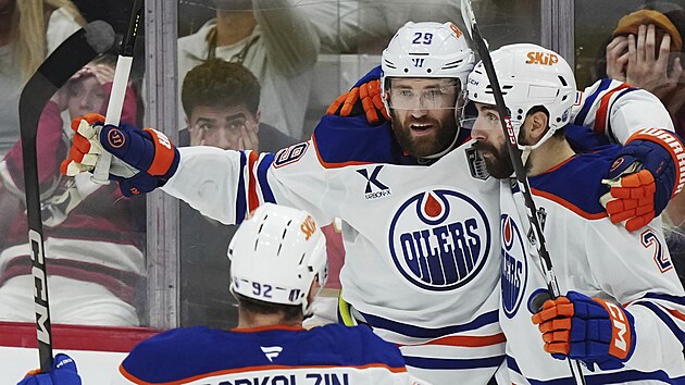 Leon Draisaitl z Edmonton Oilers rozhodl �tvrté finále NHL. Gratuluje Evan...