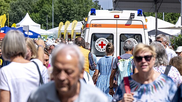 Zran�nou diva�ku na tenisovém turnaji v Halle odvezla sanitka do nemocnice.