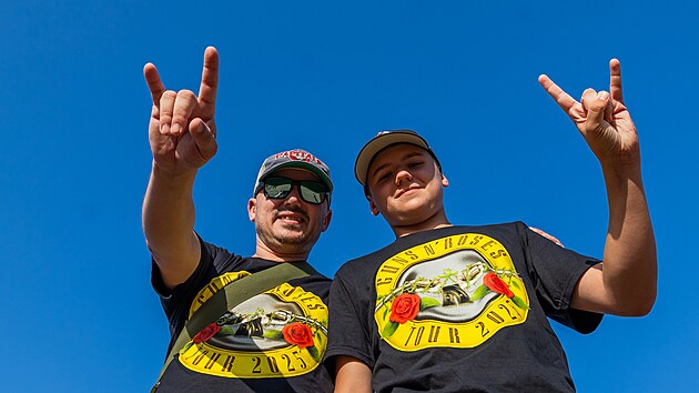 Fanouci ped koncertem Guns N Roses na hradeckm letiti (15. ervna 2025)