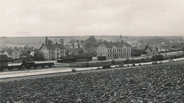Stanice Poany na pohlednici prol potou v roce 1940