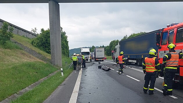 Nehoda esti aut uzavela silnici I/11 u Most u Jablunkova. (16. ervna 2025)