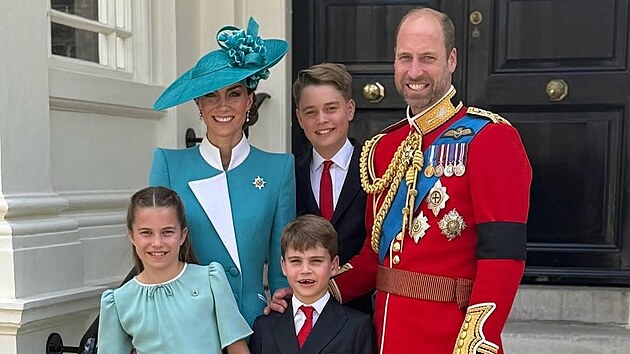Princezna Charlotte, princezna Kate, princ Louis, princ George a princ William v den oslav narozenin kr�le Karla III. (12. �ervna 2025)