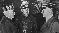 Marál Philippe Pétain pi setkání s Adolfem Hitlerem v Montoire-sur-le-Loir...
