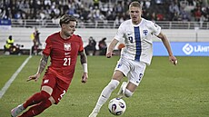 Nicola Zalewski (vlevo) z Polska a Fredrik Jensen z Finska.