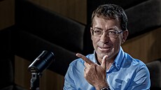 Hostem po�adu Rozst�el je reportér �T Ji�í Hynek.