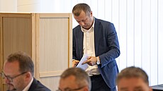 Pedseda Rady T Karel Novák odevzdal svj hlas v prvním kole volby nového...