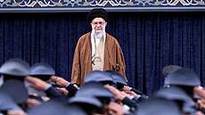 Jde mu o �ivot? Íránský nejvy��í v�dce Alí Chameneí �elí nejv�t�í zkou�ce od...