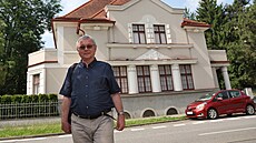 Historik Jaromír Poláek u vily Jaro ermáka, echa, který byl 10. ervna 1945...