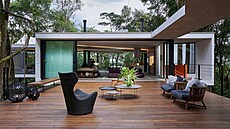 Teprve a� se dostanete do vý�ek, p�ekvapí vás, �e fasády Casa Açucena jsou...