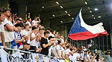 �e�tí fanou�ci na tribunách v Dunajské Stred�.