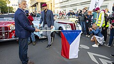 Rekordních 130 automobilových veterán vyrazilo ráno mezi 6:00 a 8:00 z praské...