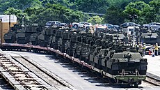 Tanky M1 Abrams mí�í na vojenské slavnosti do Washingtonu. (11. �ervna 2025)