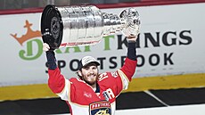 Dva Stanley Cupy za dva roky, Matthew Tkachuk s Floridou opt slaví.