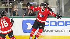 Kanadský útoník Brady Martin se raduje z gólu bhem Prospects Challenge.