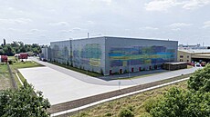 Umlecký mural od studia Malujeme Jinak vytváí vizuální most mezi výrobní...