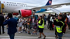 Pílet evakuovaných z Blízkého východu na bratislavské letit M. R. tefánika...