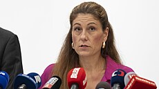 Tisková konference ministryn spravedlnosti E. Decroix a námstk K. Dvoáka a...