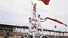 První celostátní spartakiáda, která byla zahájena 23. �ervna 1955, probíhala na...