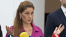Tisková konference ministryn spravedlnosti E. Decroix a námstk K. Dvoáka a...