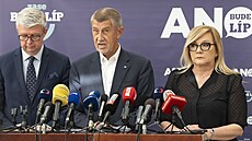 Tisková konference hnutí ANO. Na snímku Karel Havlíek, Andrej Babi a Alena...