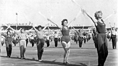 Jarmila Cardová (první) na snímku ze spartakiády v 60. letech.