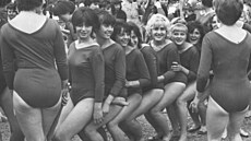 Spartakia&#769;da v roce 1965, Jitka Vrátníková je druha&#769; zleva.