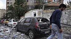 Snímek z Teheránu zachycuje následky preventivního útoku Izraele na Írán. (13....
