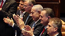 Izraelský premiér Benjamin Netanjahu, ministr obrany Jisrael Kac a ministr...