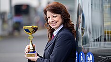Martina k autobusm tíhne u odmala. S bratrem v dtství jezdili na kole a...