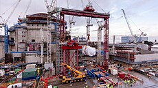 Elektrárna Hinkley Point C má první atomový reaktor instalovaný v britské...