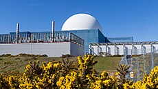 Jaderná elektrárna Sizewell B le�í v t�sném sousedství p�ipravované stavby...