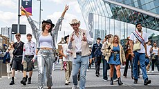 Fanouci picházejí na koncert zpvaky Beyoncé na fotbalový stadion Tottenham...