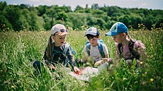 Pr�vodci na trase jsou dva sk�ítci, kte�í otevírají r�zná témata souvisící s...