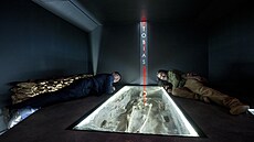 Zleva archeolog Petr Brestovanský a výtvarník Stefan amiljan v nové expozici s...